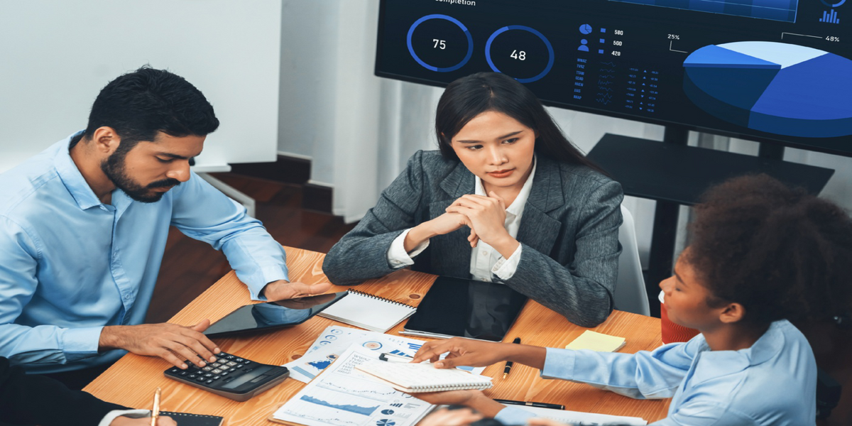 Team analyzing business data on a BI dashboard for strategic financial decision-making.